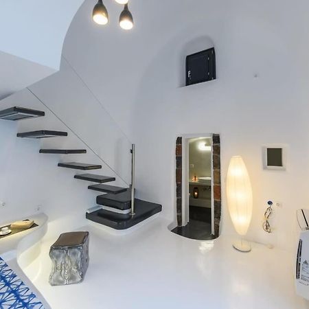 Appartamento Santorini Traditional Apt With Private Hot Tub Fira  Esterno foto