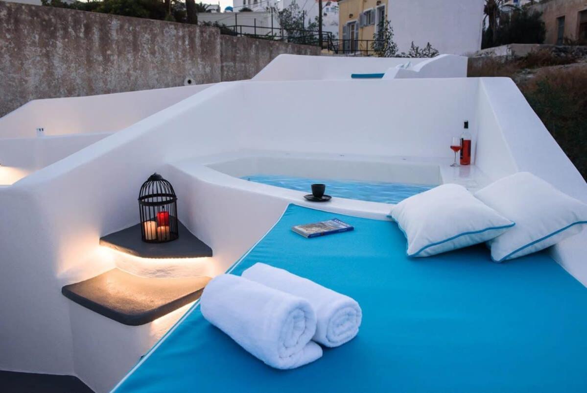 Appartamento Santorini Traditional Apt With Private Hot Tub Fira  Esterno foto