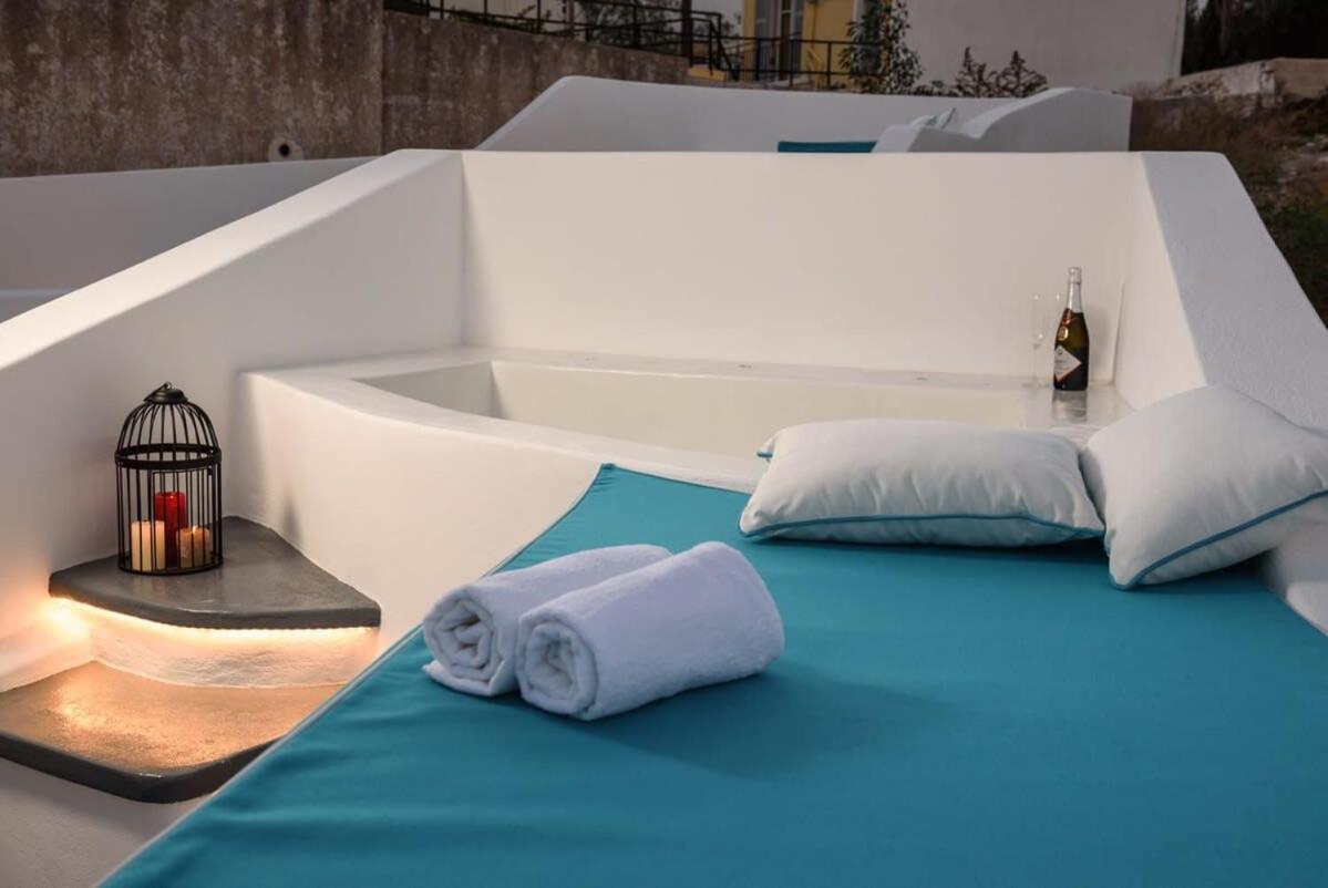 Appartamento Santorini Traditional Apt With Private Hot Tub Fira  Esterno foto
