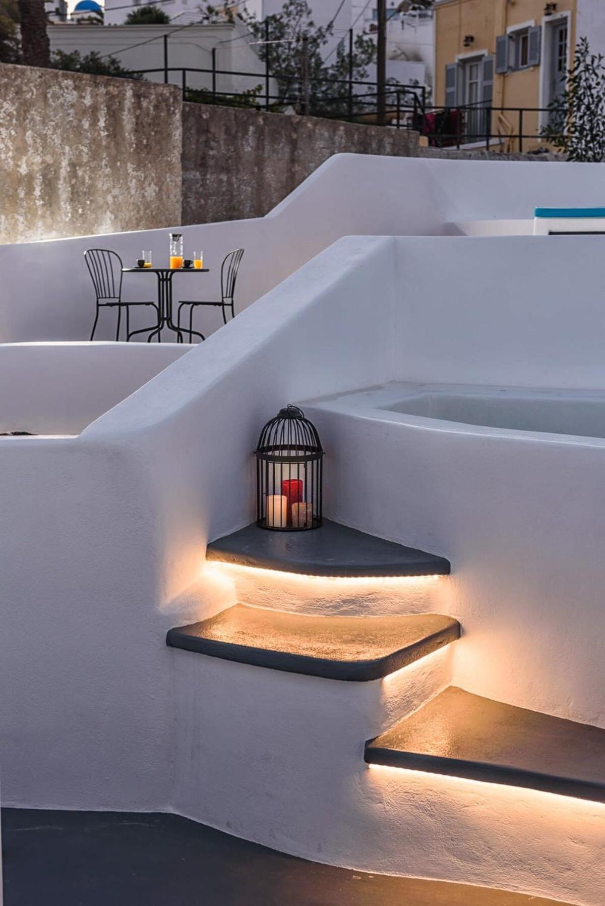 Appartamento Santorini Traditional Apt With Private Hot Tub Fira  Esterno foto